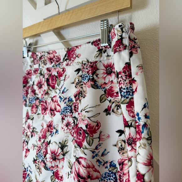 White House Black Market Pink Floral Size Zip Flared Skirt Size 10 - Picture 2 of 9